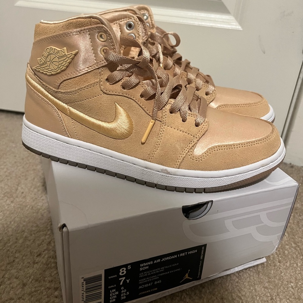 Semi used Nike air Jordan sneakers retro 1 in gold, size 8.5 women’s with box